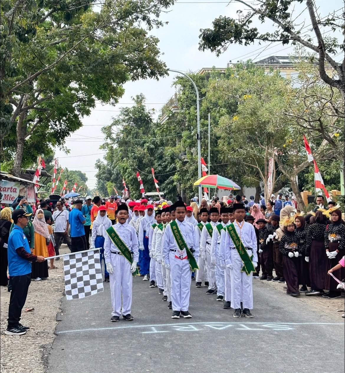 MI Mathlaul Ulum Ngadirejo Raih Juara 2 Lomba Gerak Jalan (PA) SD/MI Kecamatan Widang